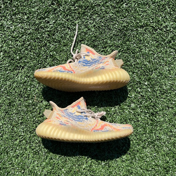 Yeezy Boost 350 V2 ‘MX Oat’
Size 5.5y
8/10 Condition No Box
Buy Now $110 - Picture 2 of 6